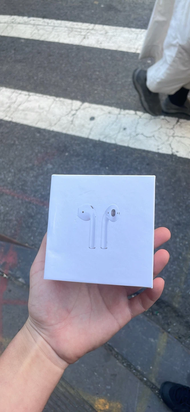 Apple AirPods with Wireless Case (2nd Gen/2019) MRXJ2AM/A