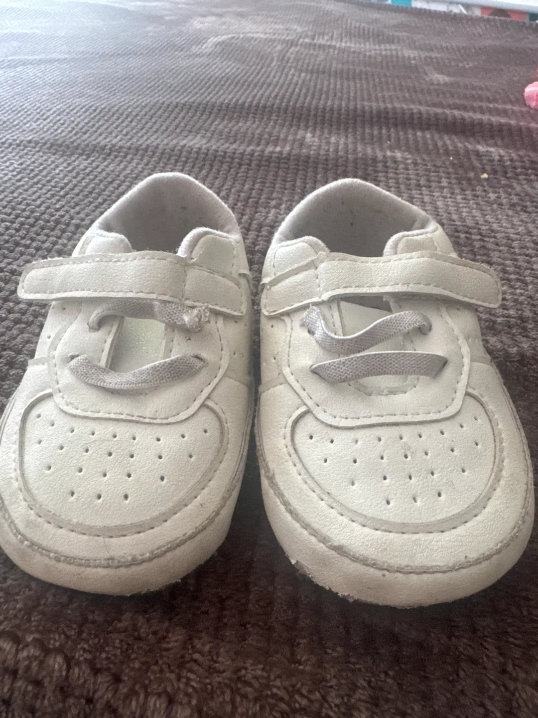 #freecycle White Baby Shoes - Size 13 thumbnail