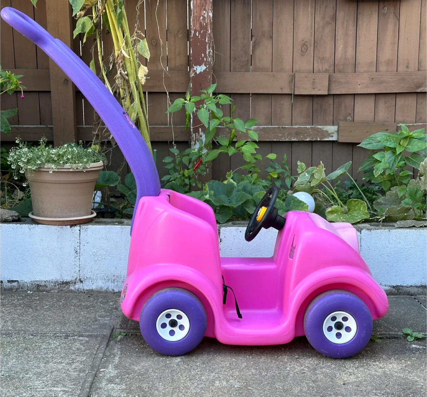 Step2 Buggy Ride-on Toy Pink image indicator(2)