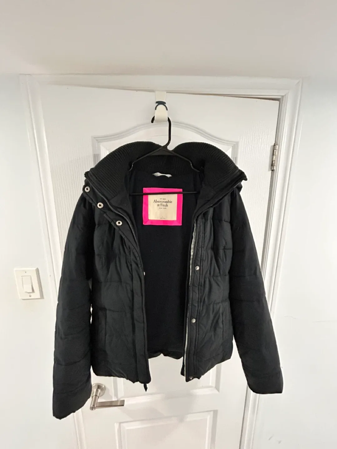 Abercrombie & Fitch Black Puffer Jacket - Size L thumbnail