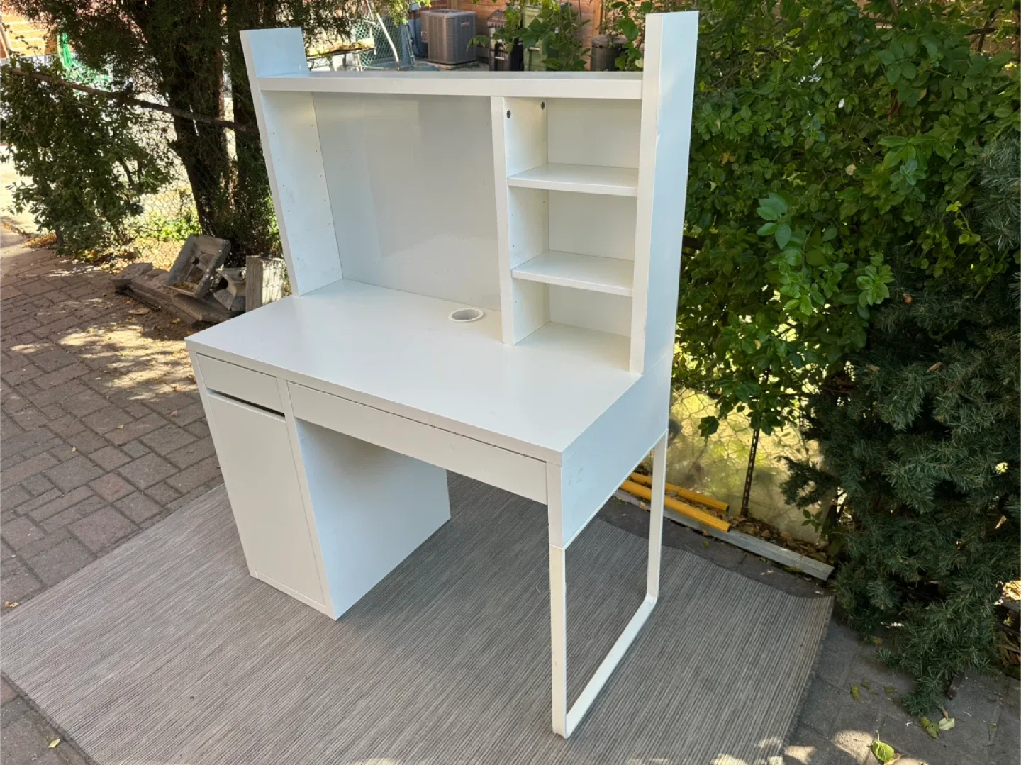 White Desk with Hutch, 2 Drawers and 3 Shelves thumbnail