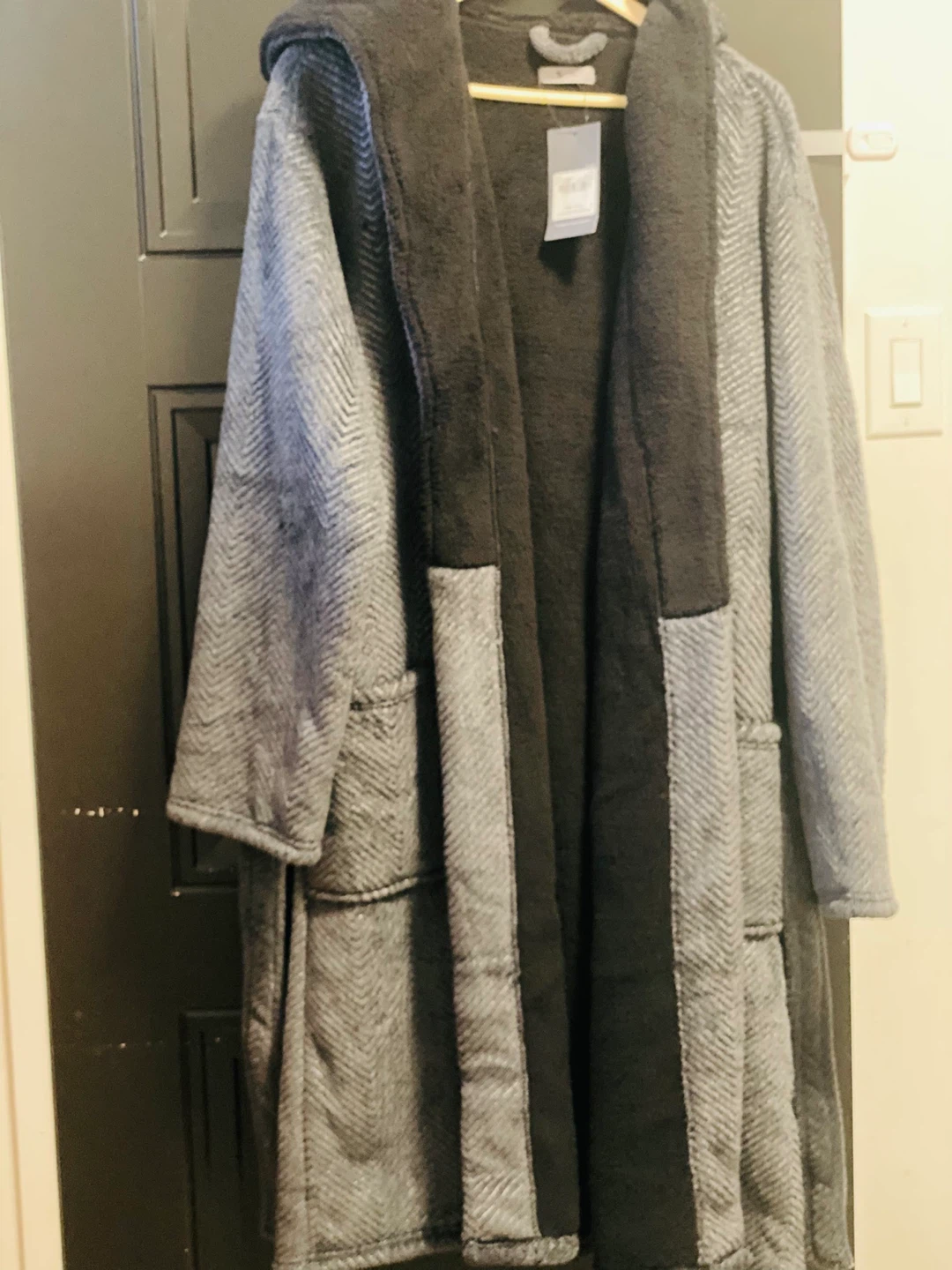 New (unused) Tu Men's Hooded Bathrobe - Grey (Large size)