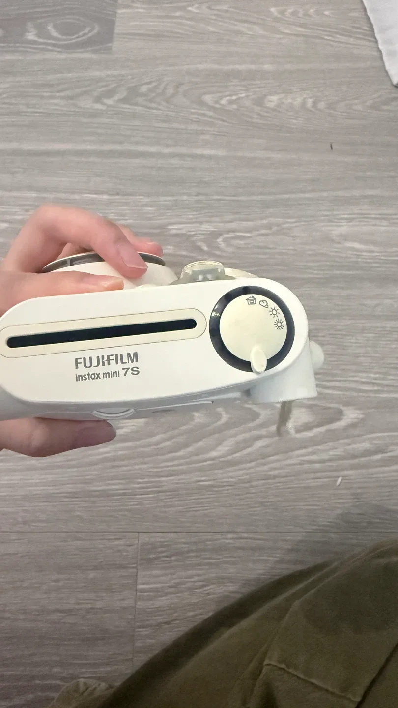 Fujifilm Instax Mini 7S Instant Camera - White image indicator(3)