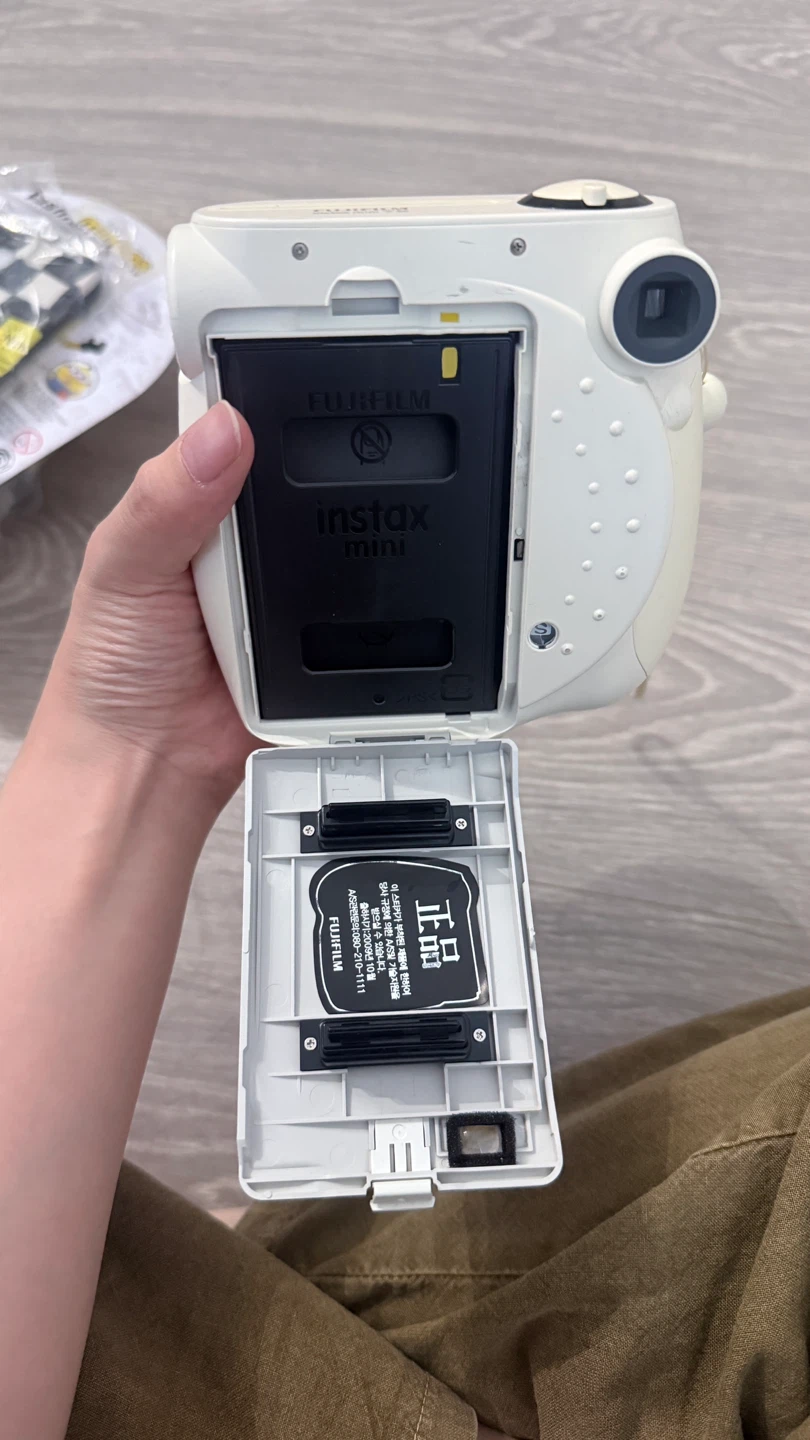 Fujifilm Instax Mini 7S Instant Camera - White - photo 2