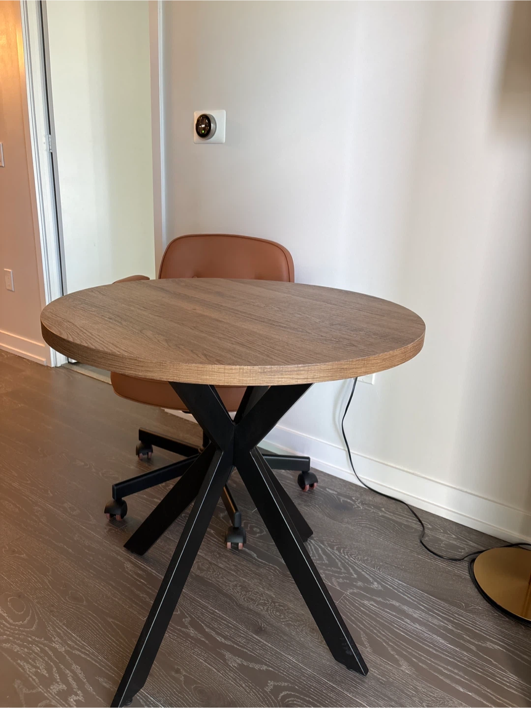 Round Wooden Dining Table - photo 2
