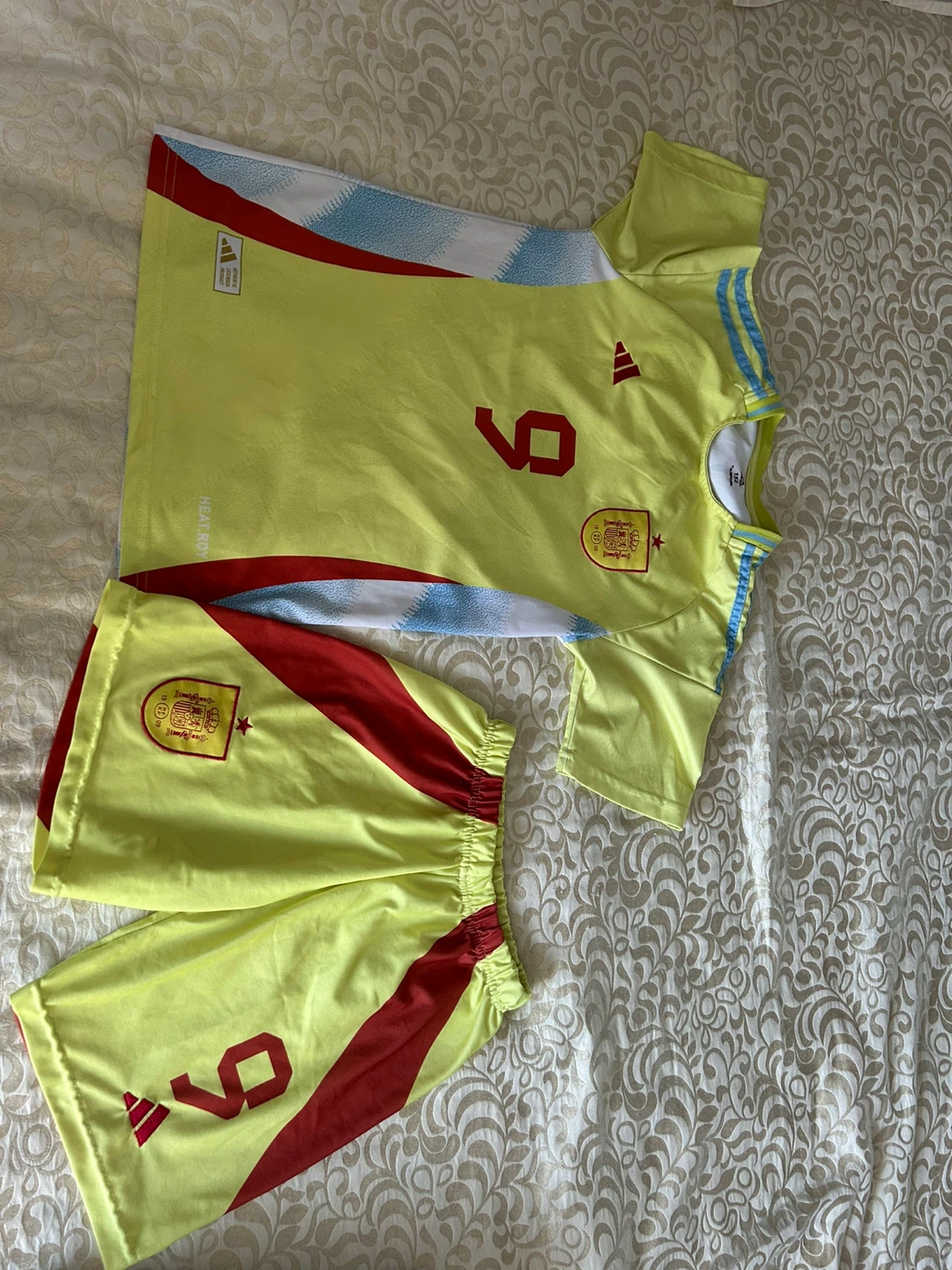 Adidas Spain Gavi #9 Soccer Jersey Set - Size 152 - photo 3