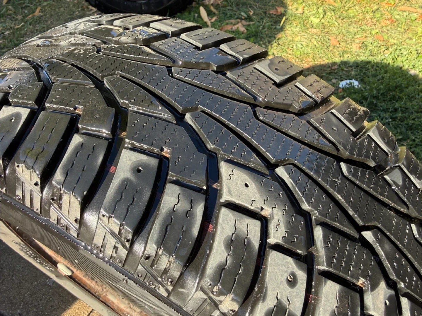 Winter tires of Uniroyal 195/65R15 91T with rims(2 pc) thumbnail