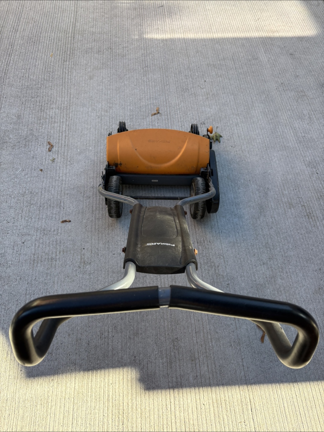 Fiskars Momentum Push Reel Lawn Mower - photo 2