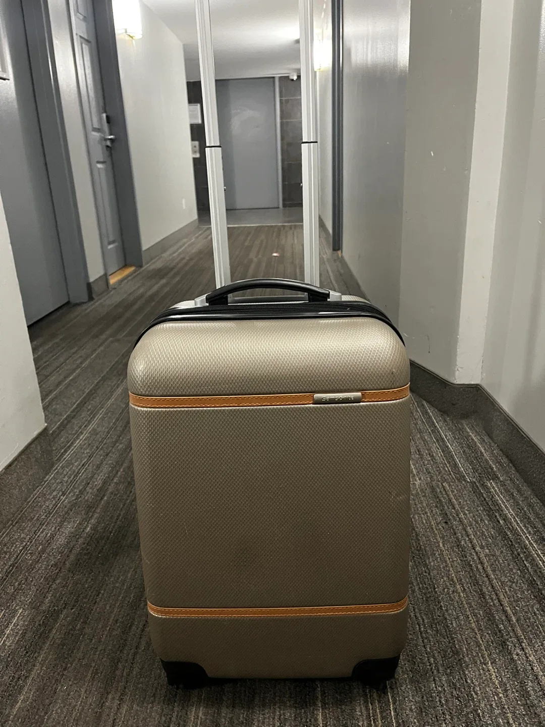 Samsonite Luggage - Carry On 22” thumbnail
