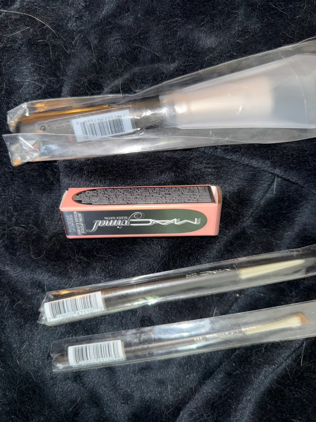 New MAC 832 Crème Cup Lipstick & Brushes thumbnail