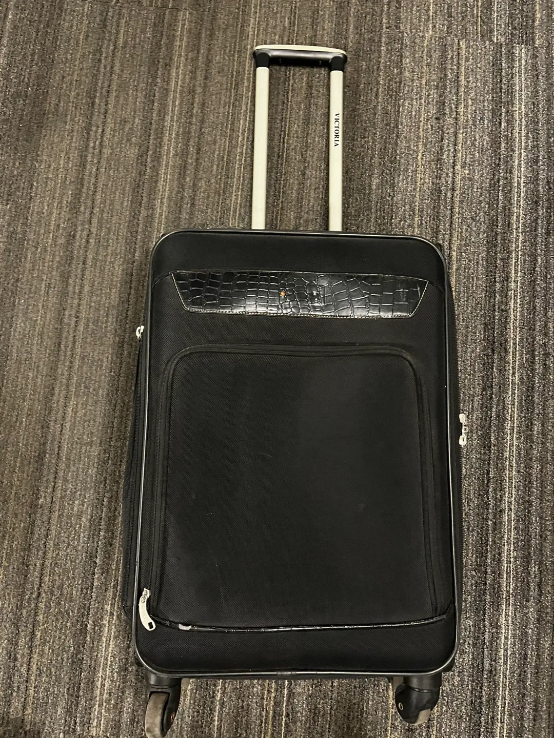 Black Rolling Suitcase 22” Carry-on image indicator(2)