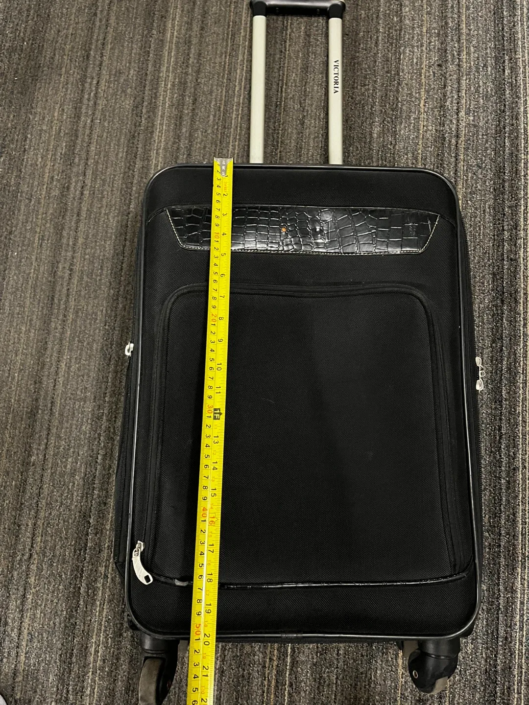 Black Rolling Suitcase 22” Carry-on image indicator(6)