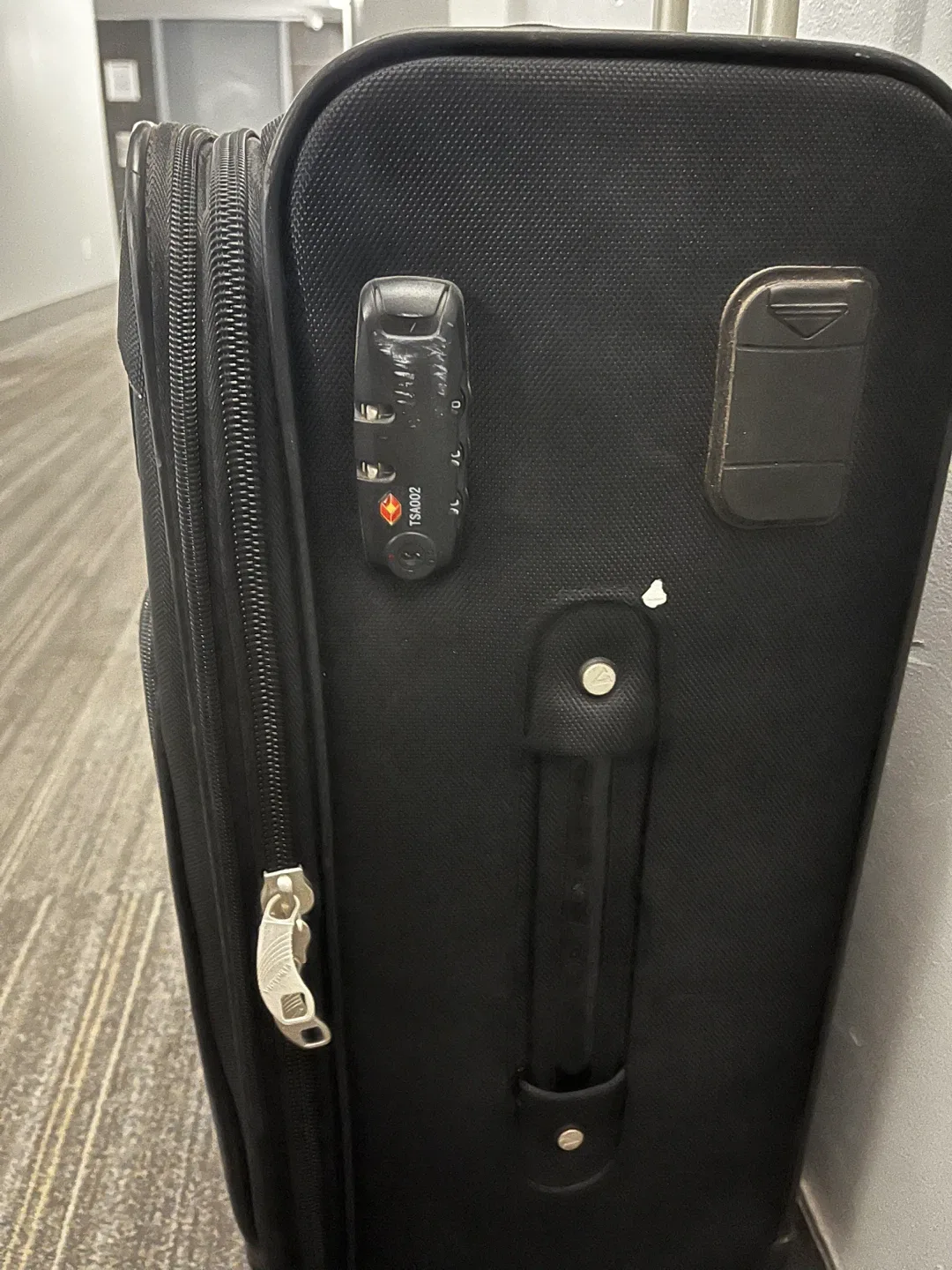 Black Rolling Suitcase 22” Carry-on image indicator(8)