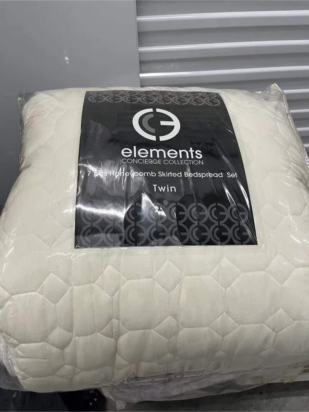 Elements Concierge Collection Twin Bedspread Set - New! thumbnail