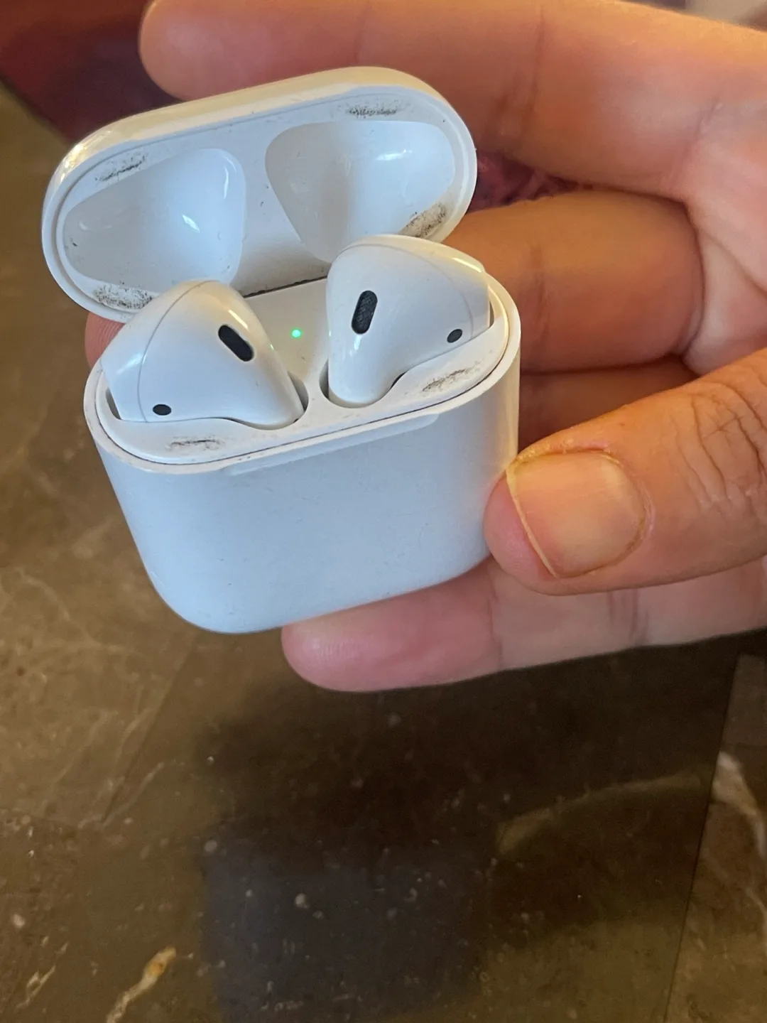 Used Apple AirPods with Charging Case image indicator(3)