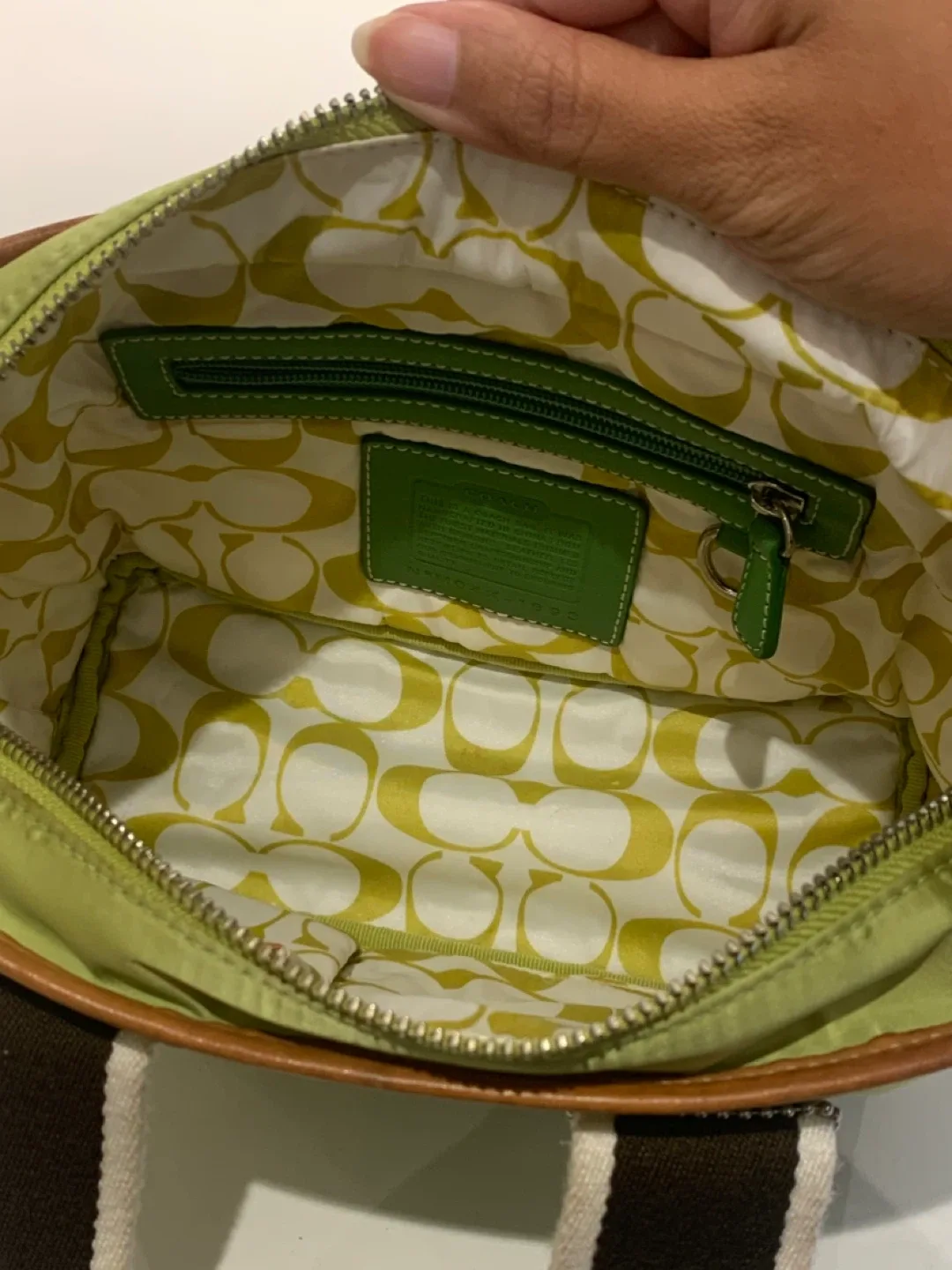 🐞 Preloved  Coach Small  Nylon Hampton Tote Bag 🐞 image indicator(5)