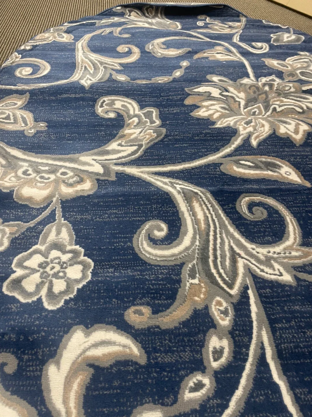 NEW - 5 x 7 ft Area Rug OVAL image indicator(4)