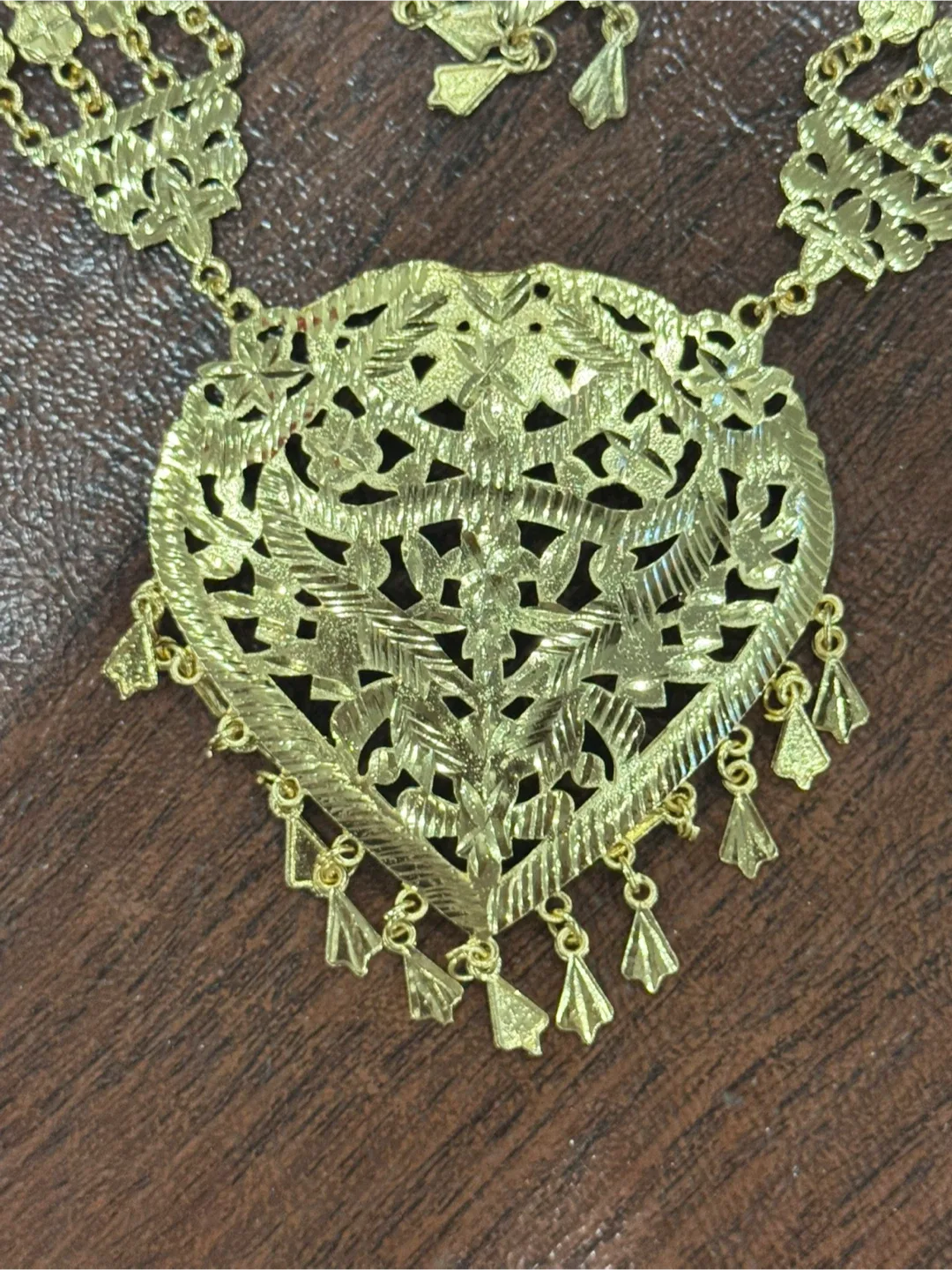 Gold Coloured Jewellery Set image indicator(3)
