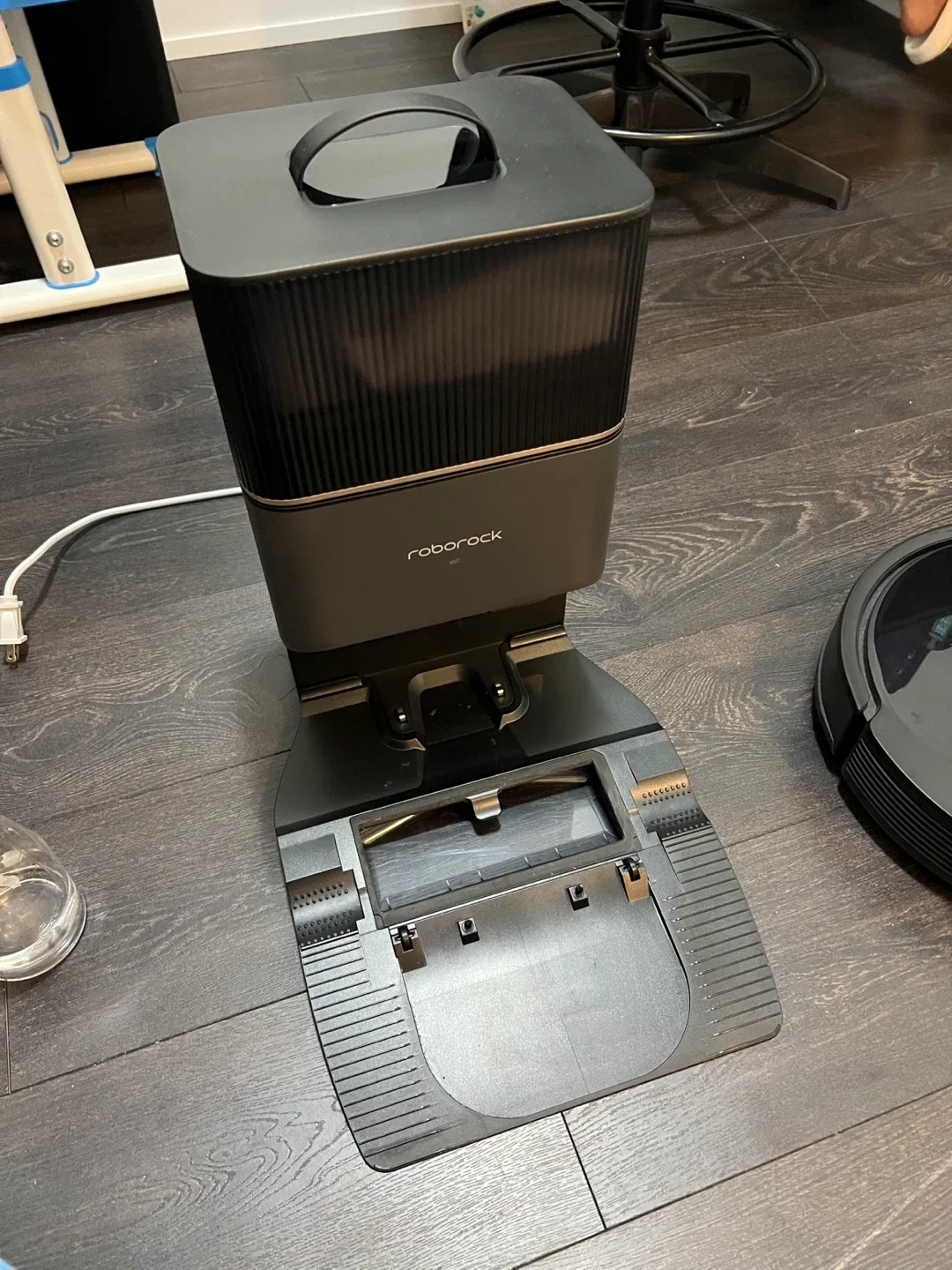 Roborock Q8 Max+ Robot Vacuum and Mop image indicator(2)