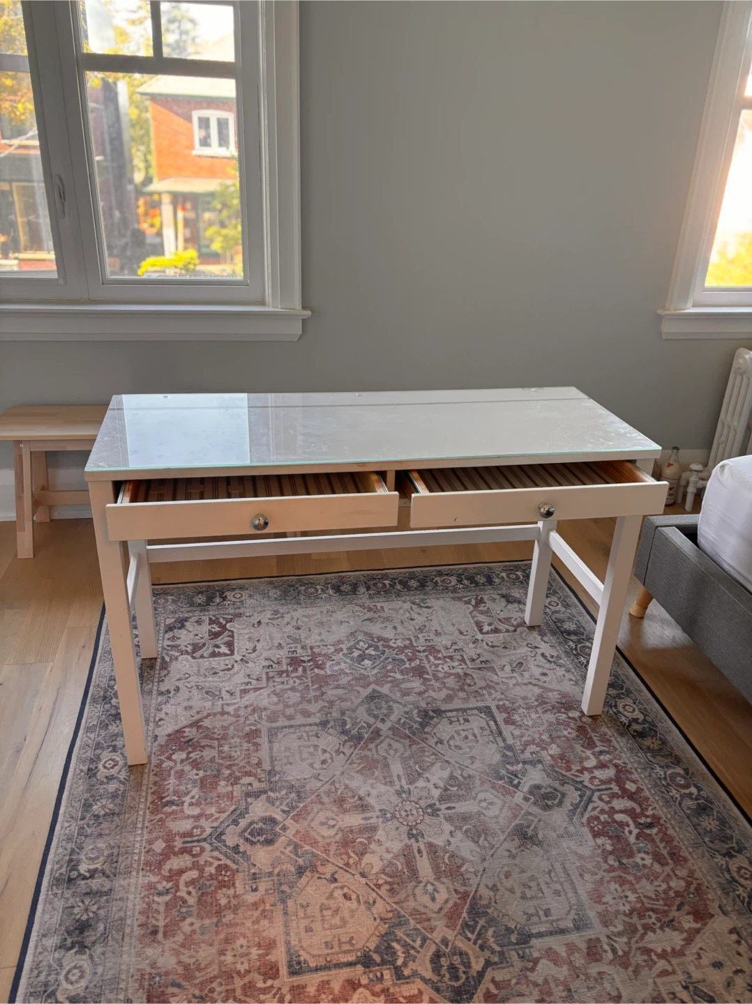 Hemnes IKEA Desk - White with 2 drawers & glass top - photo 3