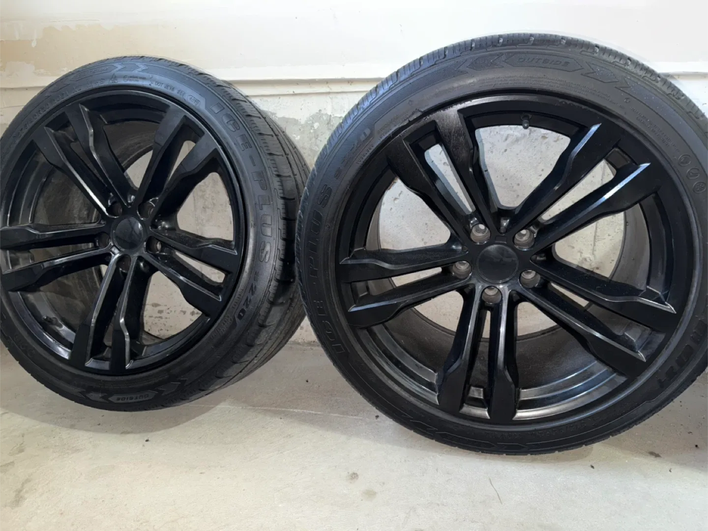 Set of 4 Tires: 275/40R20 & 315/35R20 image indicator(6)