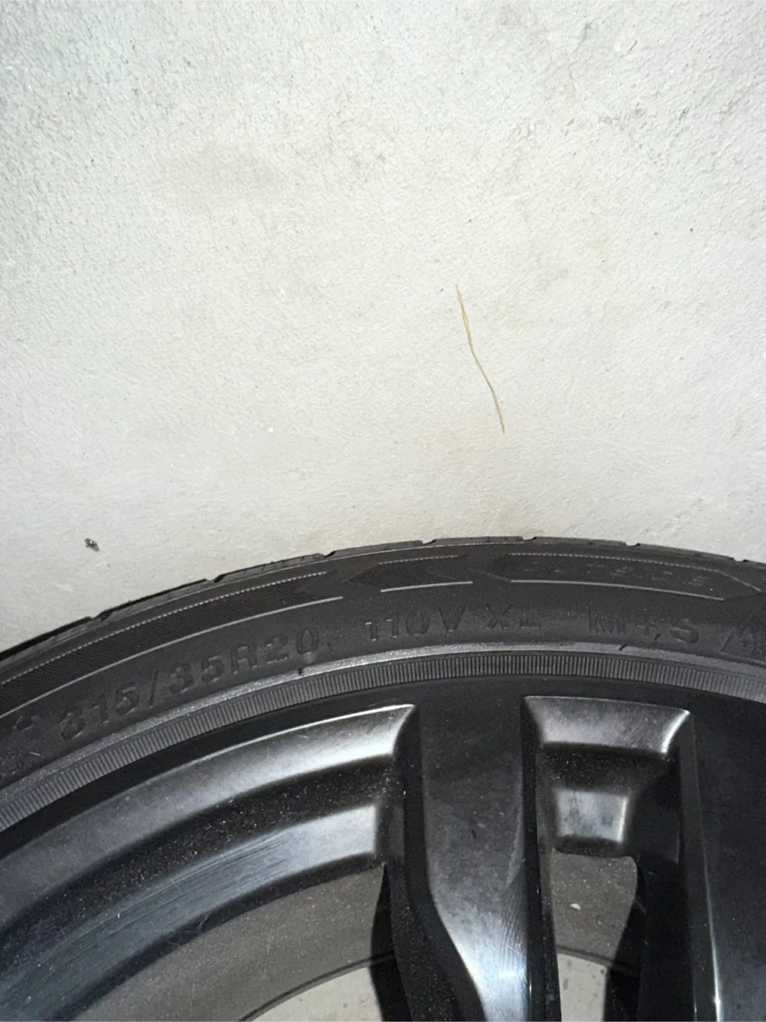 Set of 4 Tires: 275/40R20 & 315/35R20 image indicator(4)