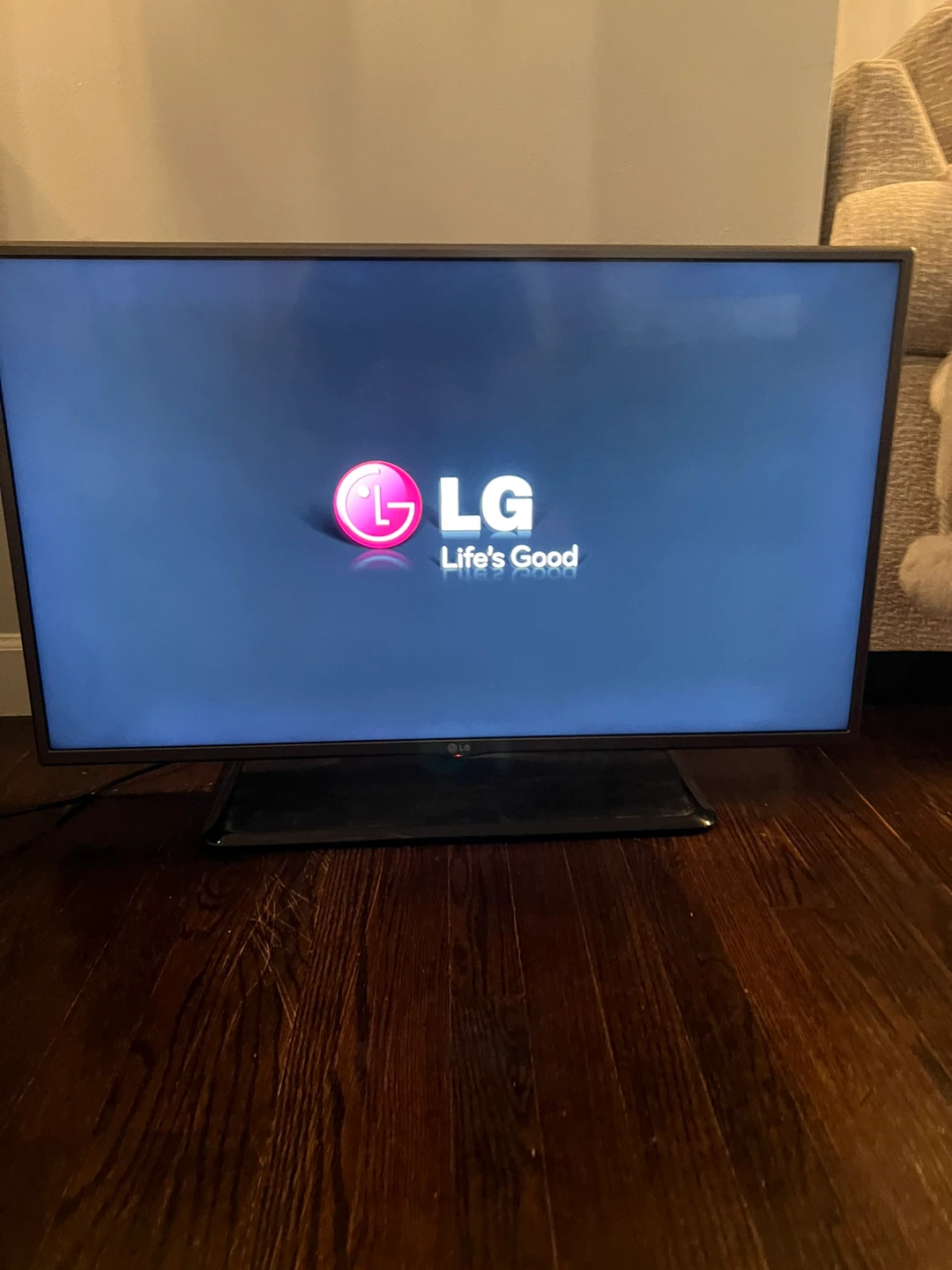 LG TV diagonal 40 inches - photo 2