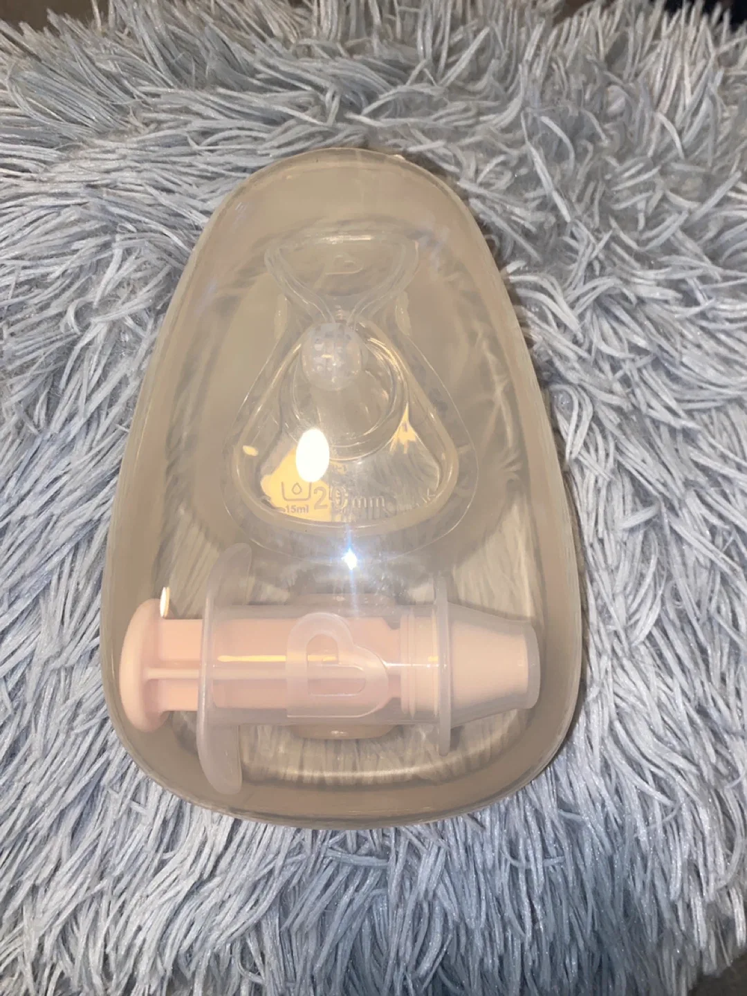 Munchkin Flow Nipple Shield + 3-Piece Starter Kit image indicator(7)