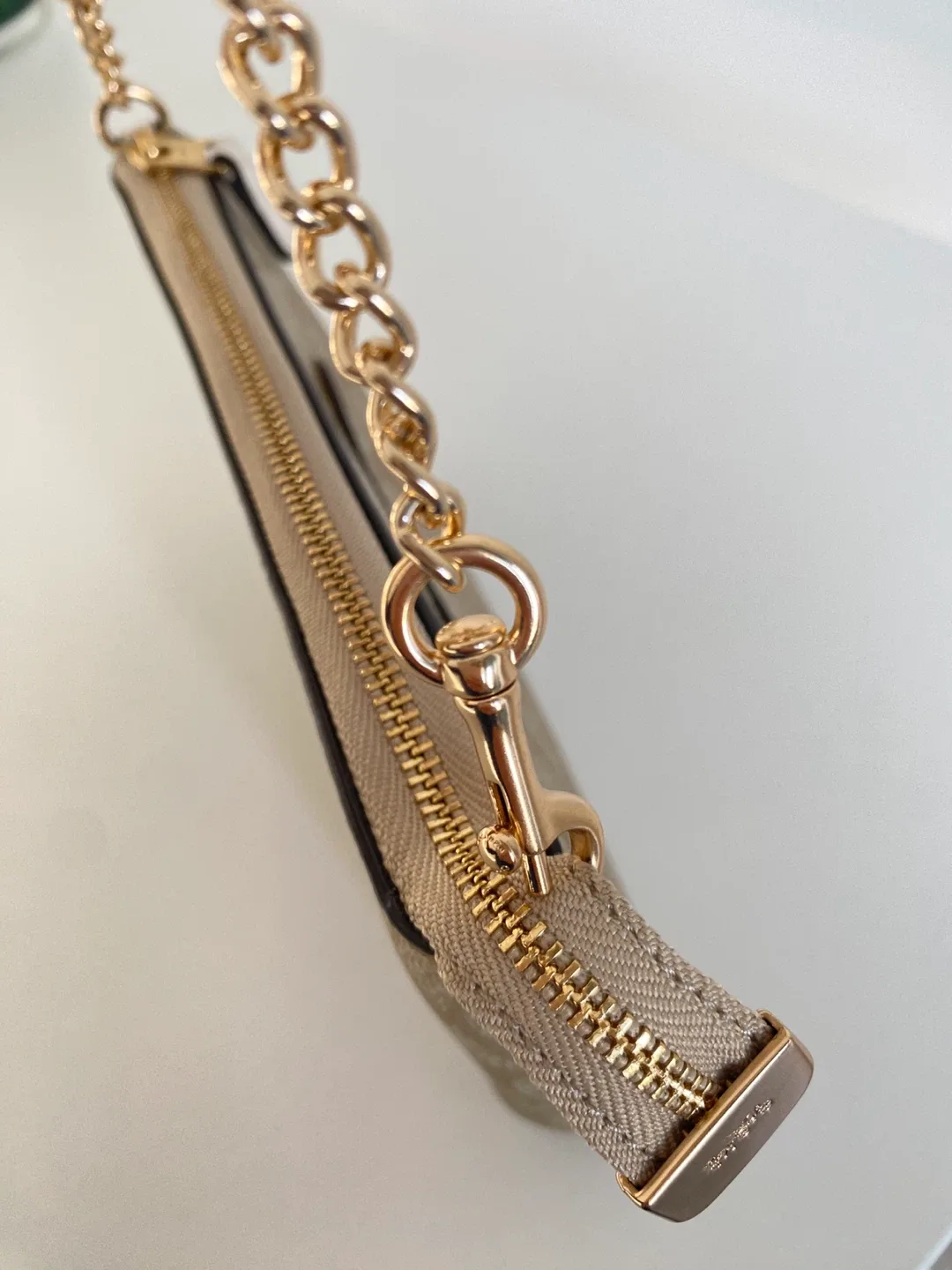 Exclusive Coach Large Signature Bag image indicator(4)