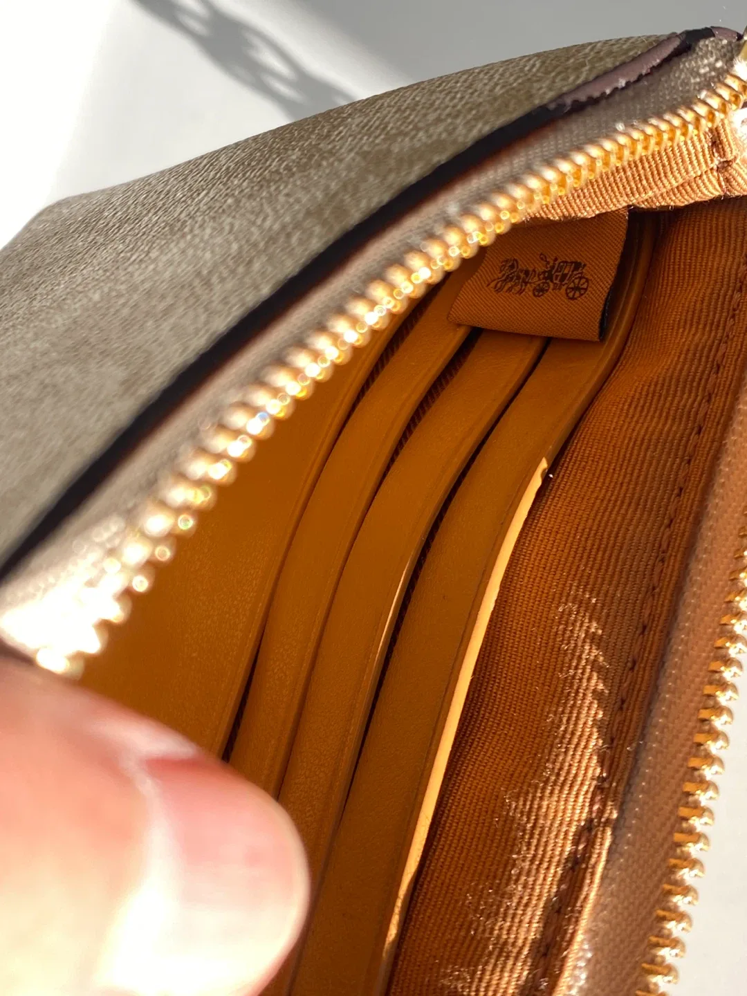 Exclusive Coach Large Signature Bag image indicator(9)