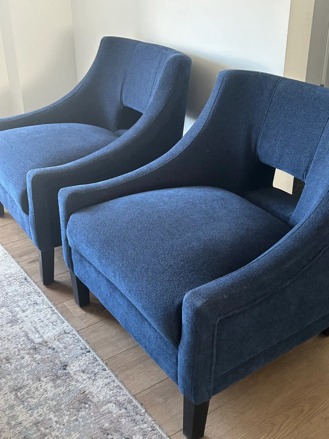 Blue Accent Chair - Comfy & Stylish!