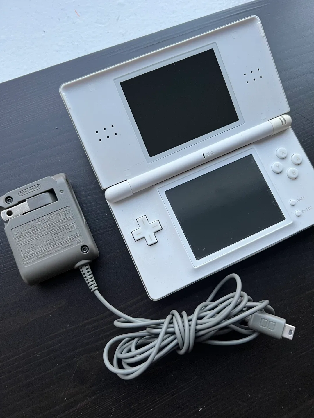 Nintendo DS Lite White W/ Charger MOVING OUT SALE ✈️ thumbnail