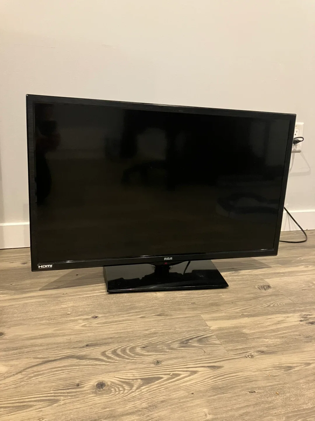 32” RCA LED TV With Remote image indicator(3)