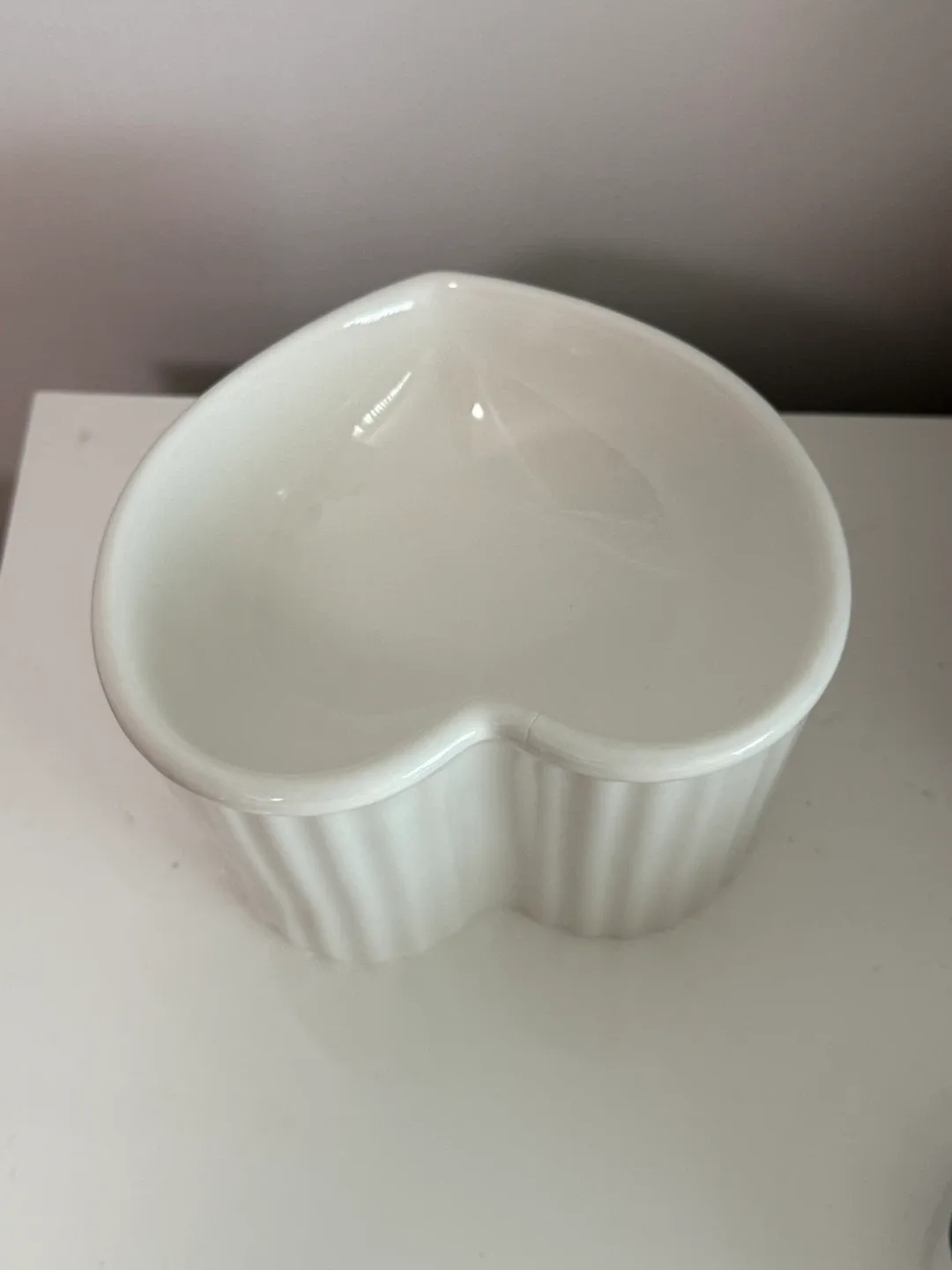 White Heart-Shaped New Ceramic Pet Bowl image indicator(2)