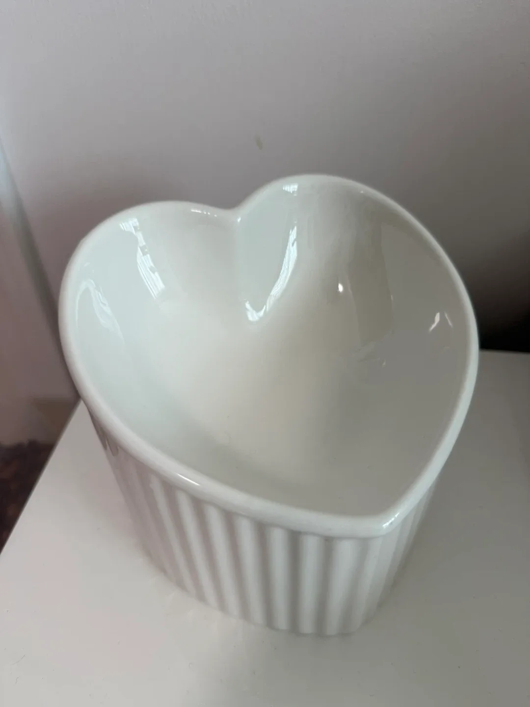 White Heart-Shaped New Ceramic Pet Bowl image indicator(3)