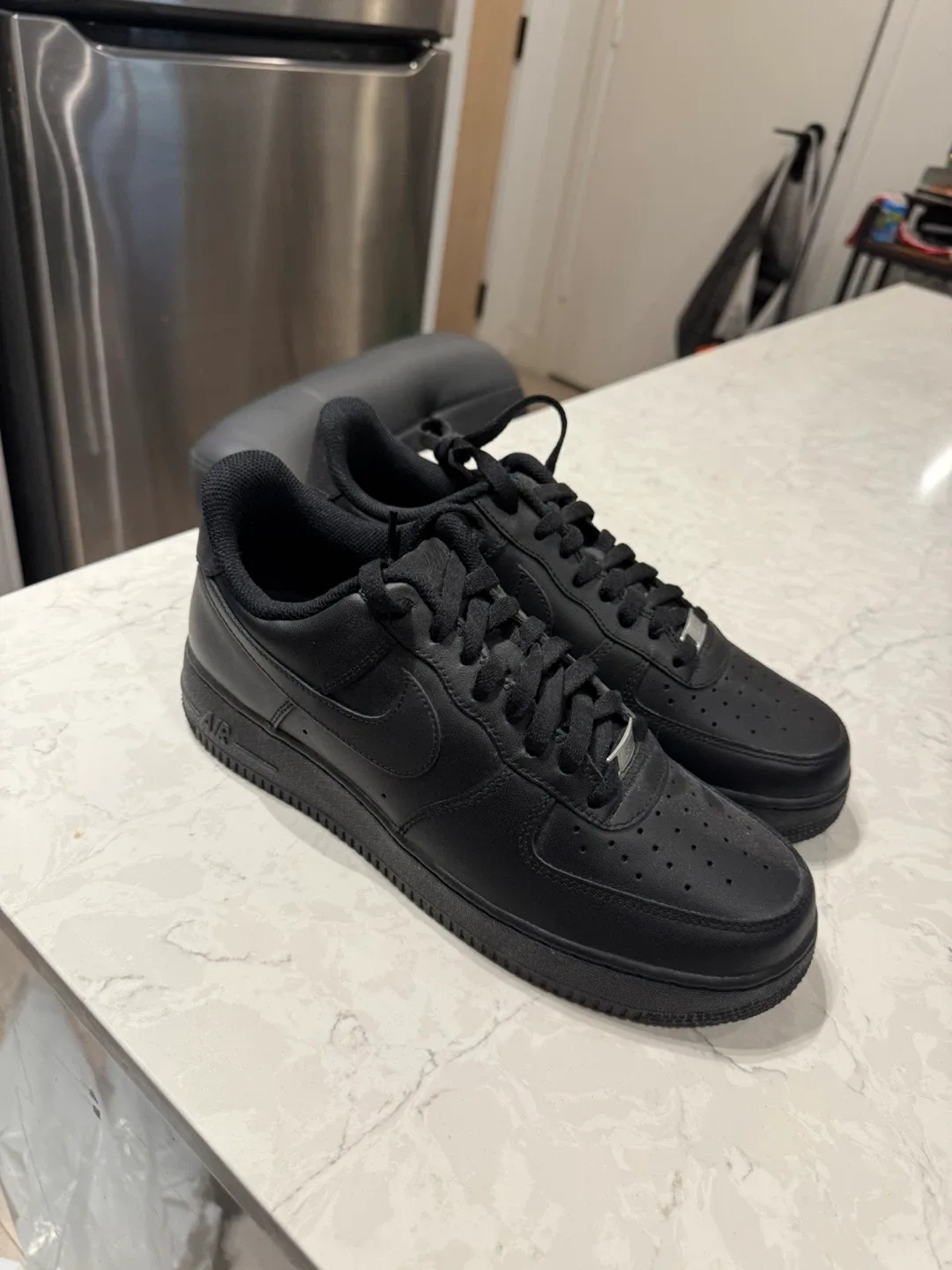 Nike Air Force 1 '07 Black size us 9.5 image indicator(2)