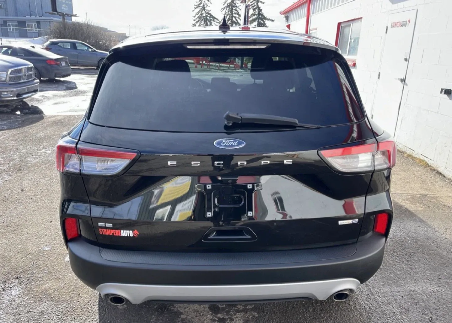 🚨 2020 Ford Escape SE AWD – Agate Black Metallic 🚨 image indicator(4)