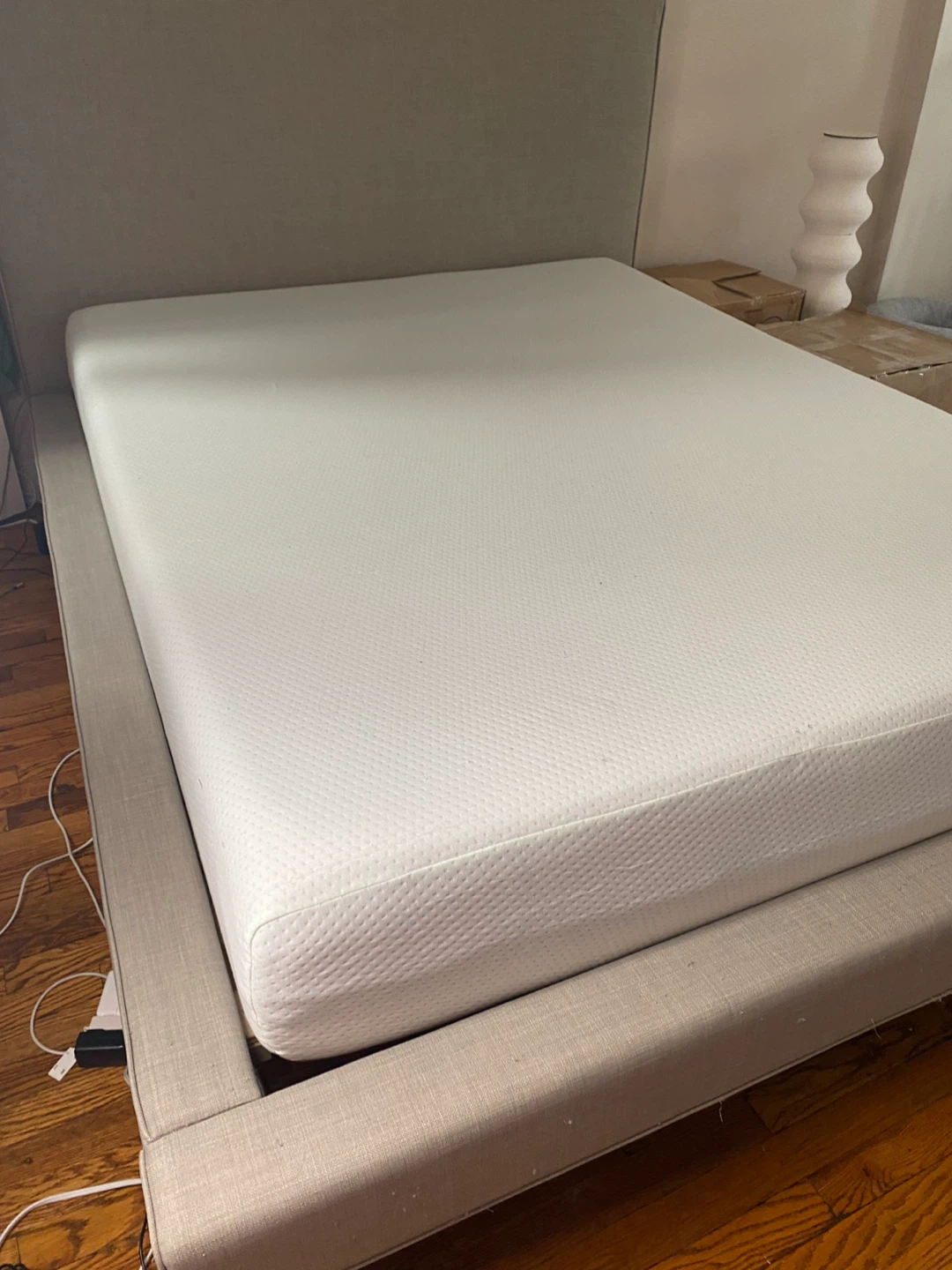 Like New: ZINUS 10 Inch Queen Green Foam Mattress Medium Firm - photo 2