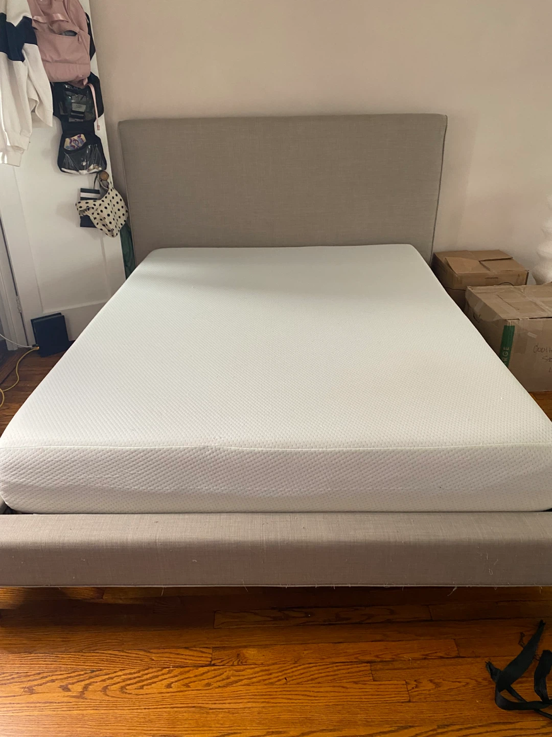 Like New: ZINUS 10 Inch Queen Green Foam Mattress Medium Firm