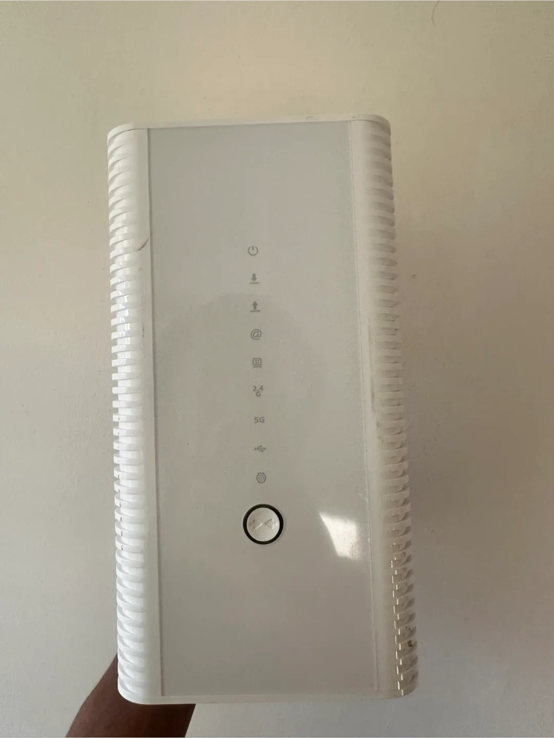Hitron CODA-4582U WiFi Gateway Modem thumbnail