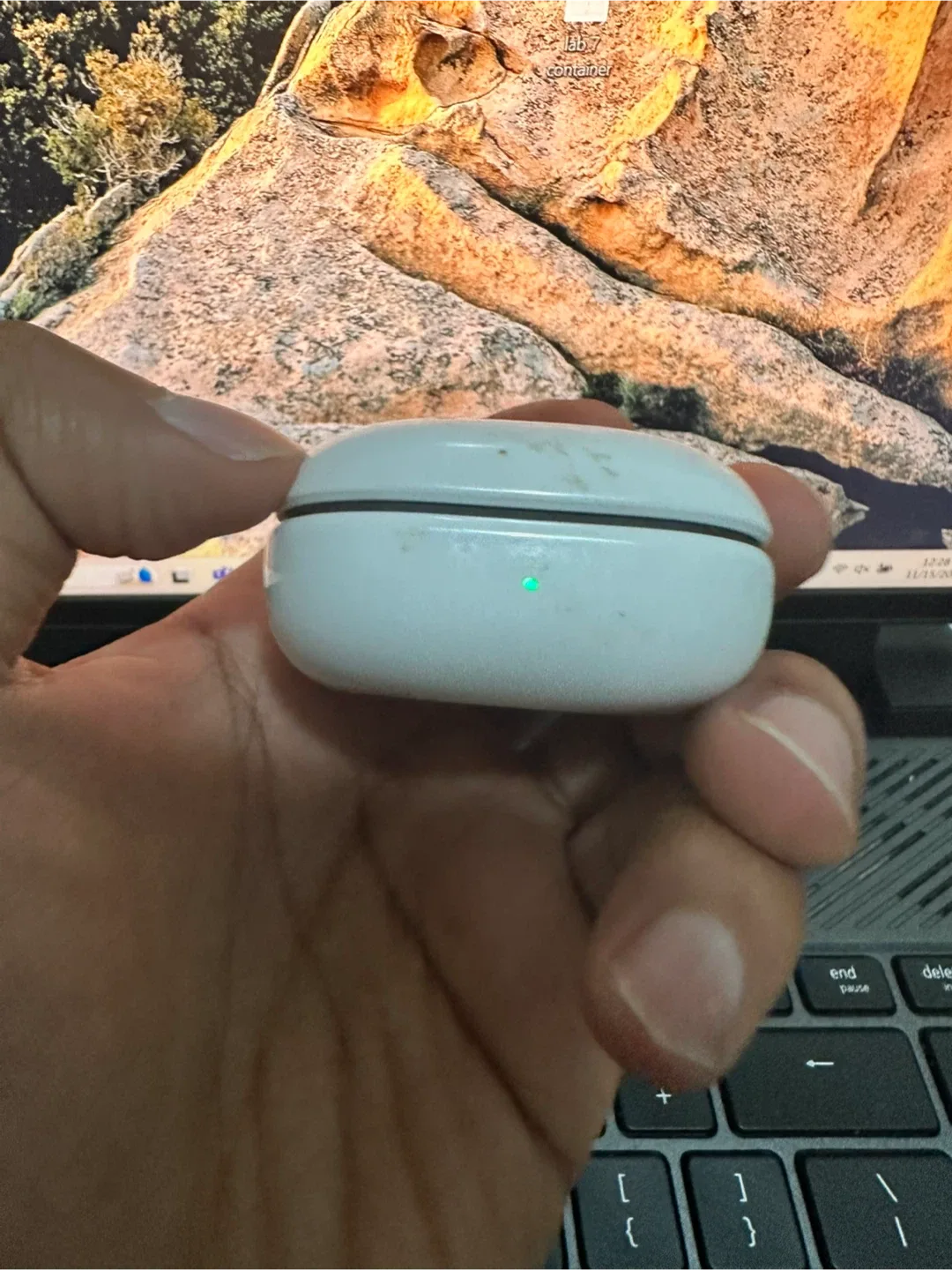 Samsung Galaxy Buds 2 Pro - White case only image indicator(2)