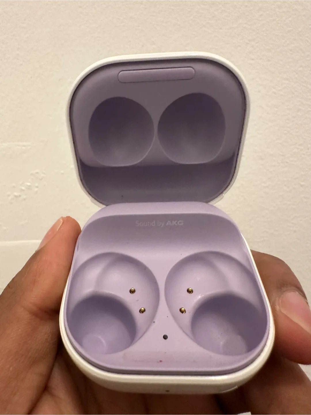 Samsung Galaxy Buds 2 Pro - White case only image indicator(3)