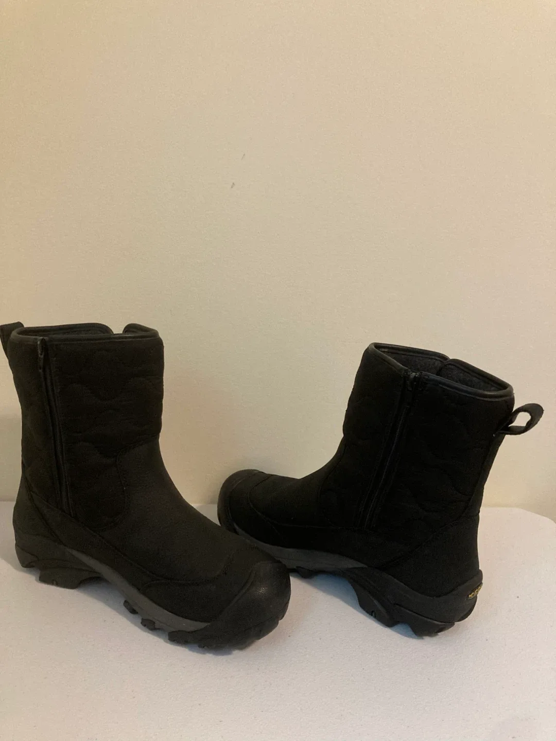 KEEN Women's Winter Boots, Size 8.5 image indicator(5)