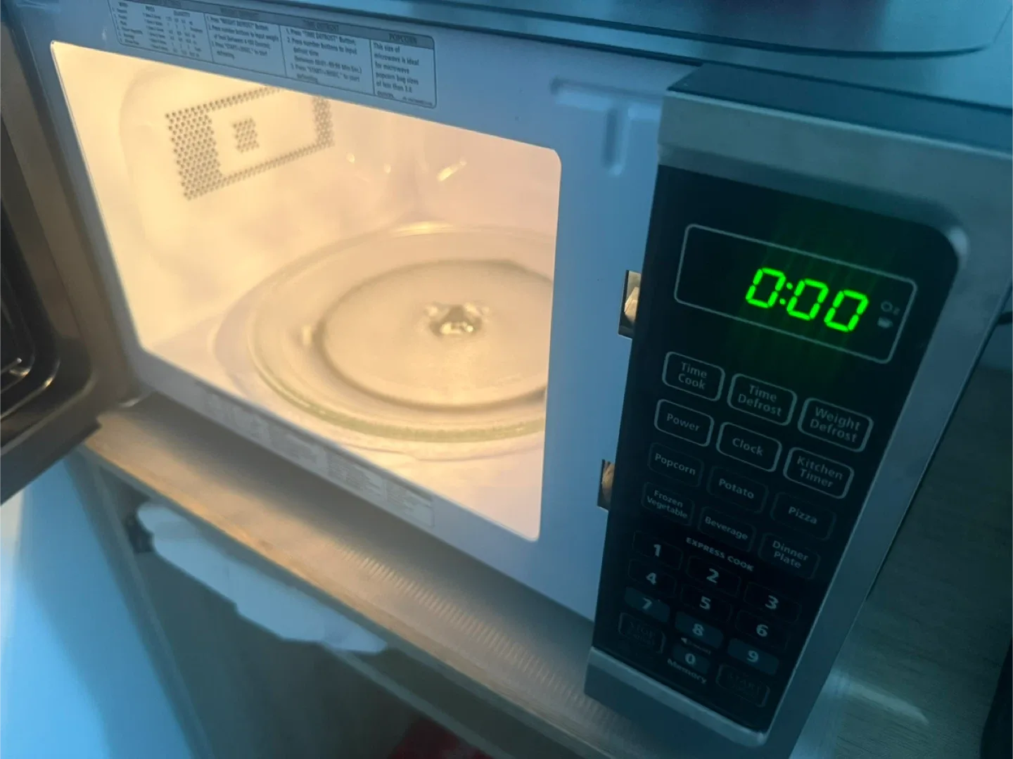 Insignia Microwave Oven thumbnail