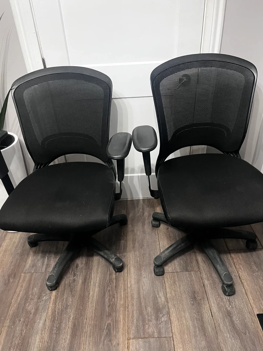 Black Mesh Office Chair thumbnail