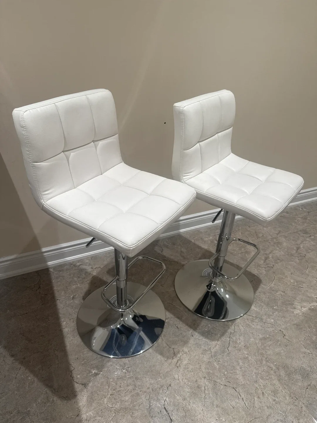 Set of 2 White Adjustable Height Bar Stools image indicator(2)