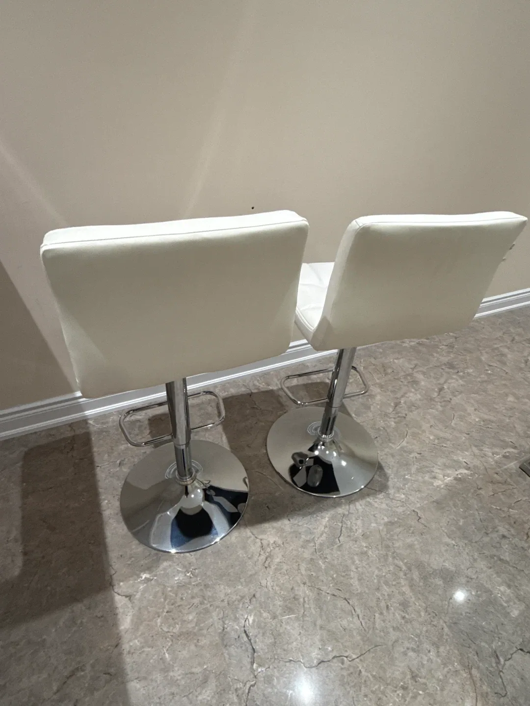 Set of 2 White Adjustable Height Bar Stools image indicator(3)
