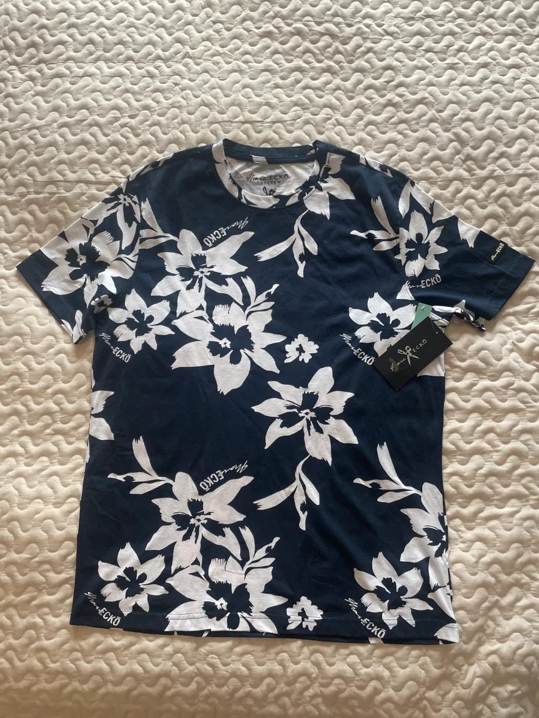Marc Ecko Cut & Sew Floral T-Shirt - Size M image indicator(7)