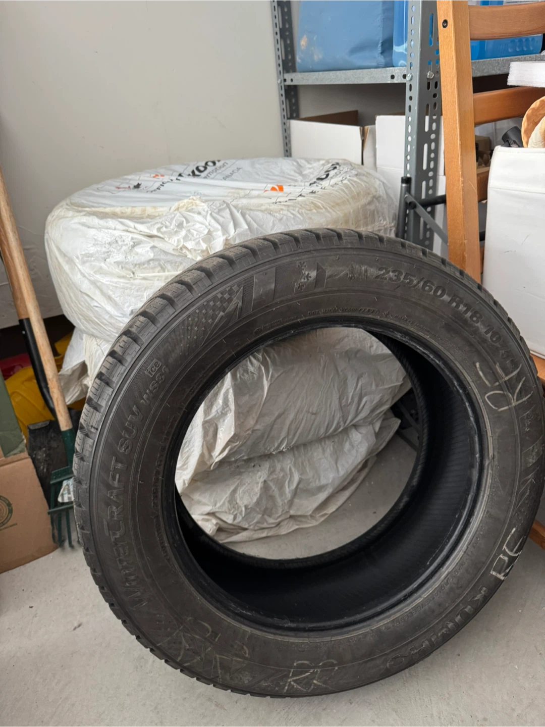 Selling of winter tires, 235 60 R18 - photo 3