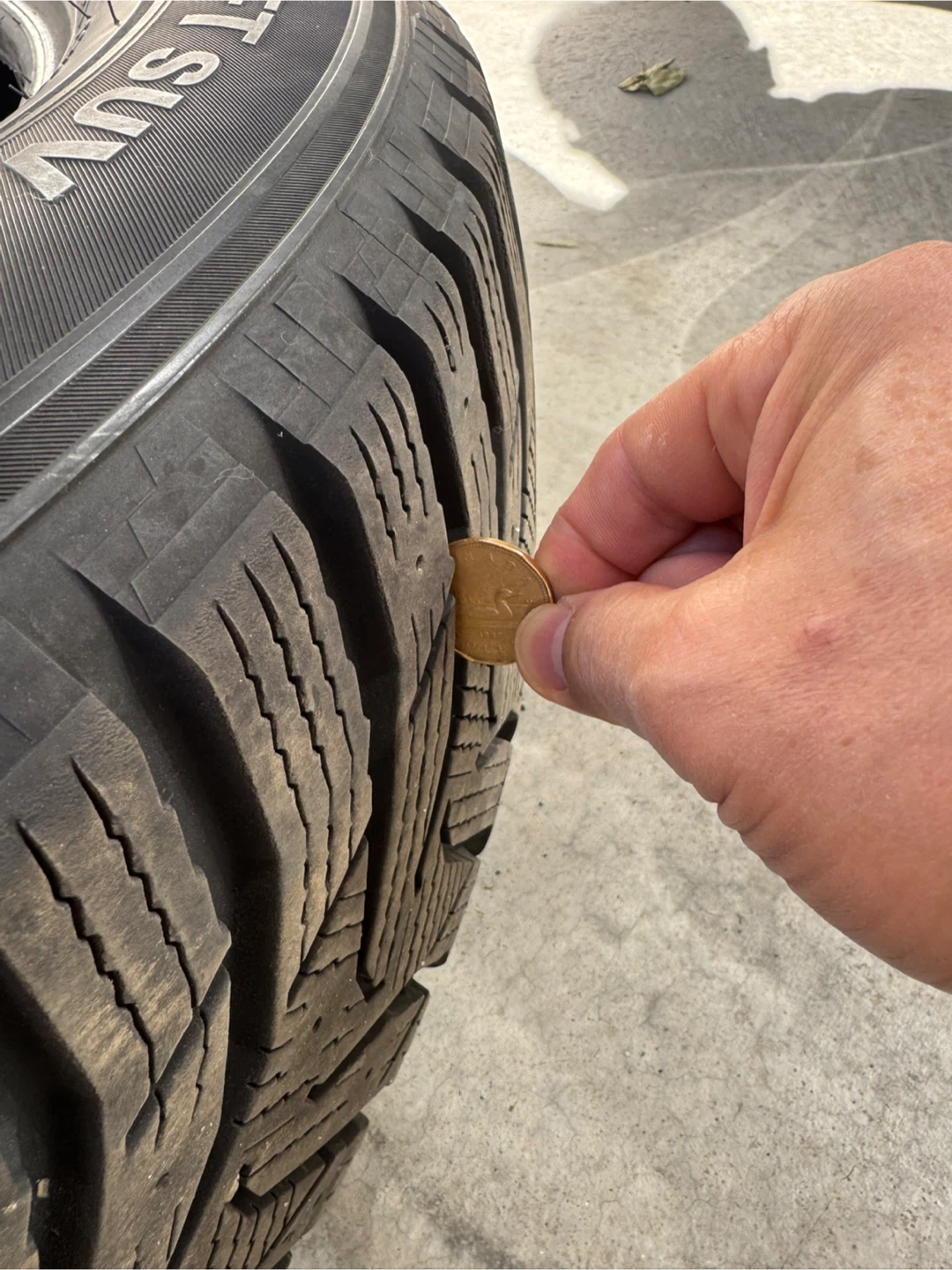 Selling of winter tires, 235 60 R18 - photo 2